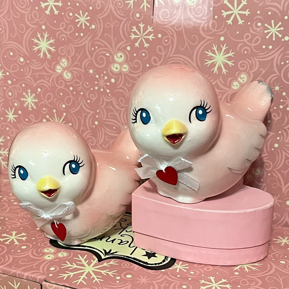 Set of Spritz Lovebirds